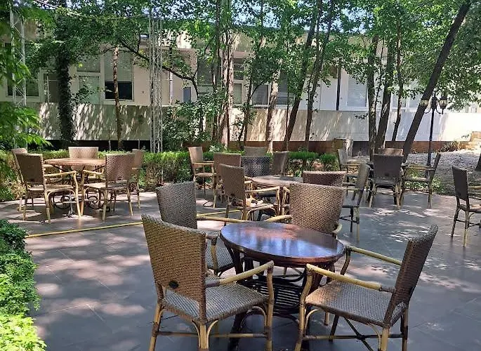 Sapphire Apartment *